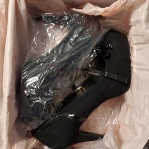 Black Mary Jane heels